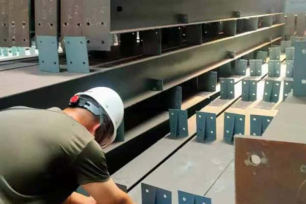 長(zhǎng)春?彩鋼瓦翻新時(shí)有哪些注意事項(xiàng)？